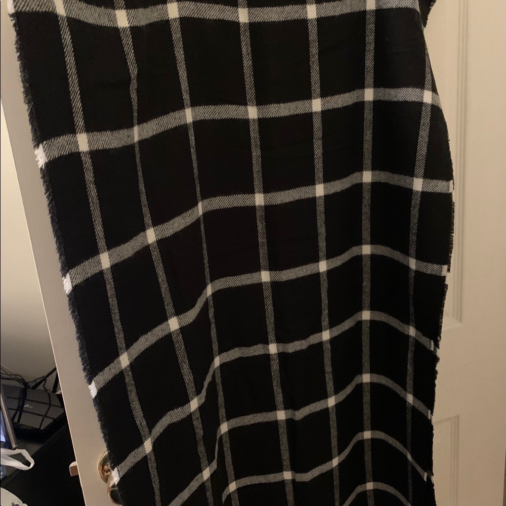 Banana Republic Black & white window pane scarf